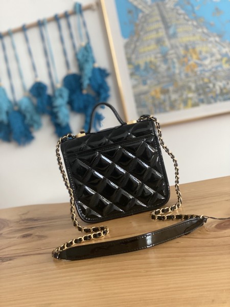  Handbag  Chanel AS3652 size  17x20.5x6 cm