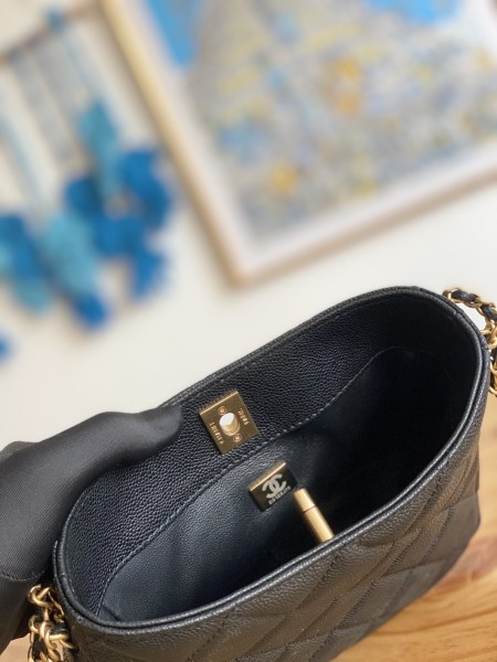  Handbag  Chanel  AS3223 size  16*19*8 cm