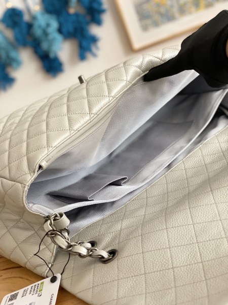 Handbag  Chanel  94305  size 46.6x29x17 cm