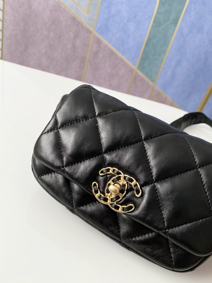 Handbag  Chanel 1163  size  20×5.5×10 cm