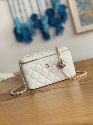 Handbag  Chanel  81242  size  17 cm