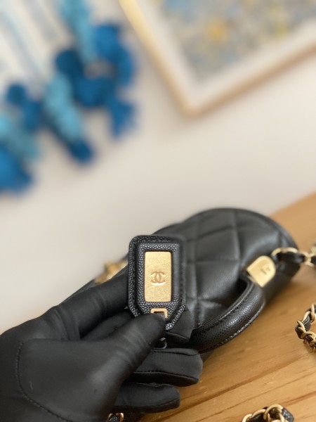  Handbag  Chanel AS3652 size 17x20.5x6 cm