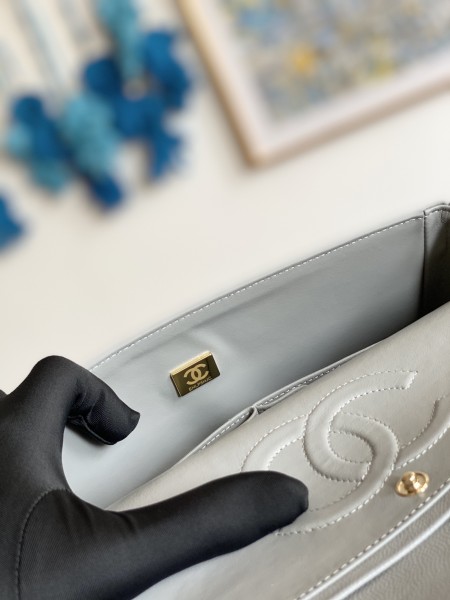  Handbag  Chanel  112  size  25 cm