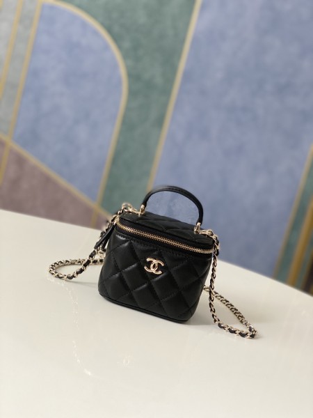  Handbag  Chanel 81189 size 10  7  9 cm