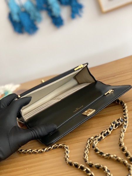 Handbag  Chanel  81237 size 19 cm