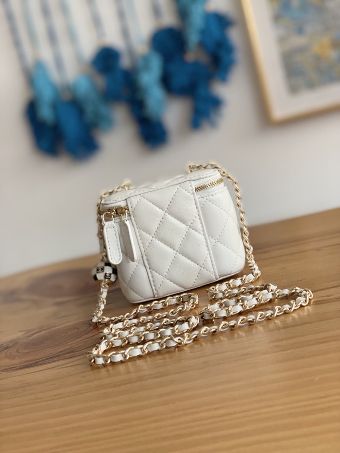 Handbag  Chanel  81241 size  10.5  8.5  7 cm