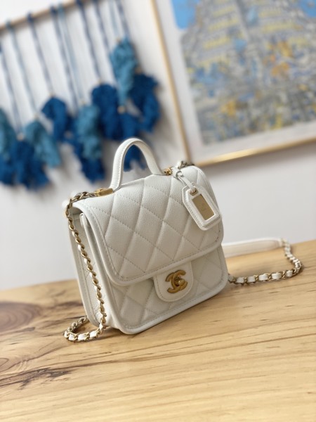  Handbag  Chanel AS3652 size 17x20.5x6 cm