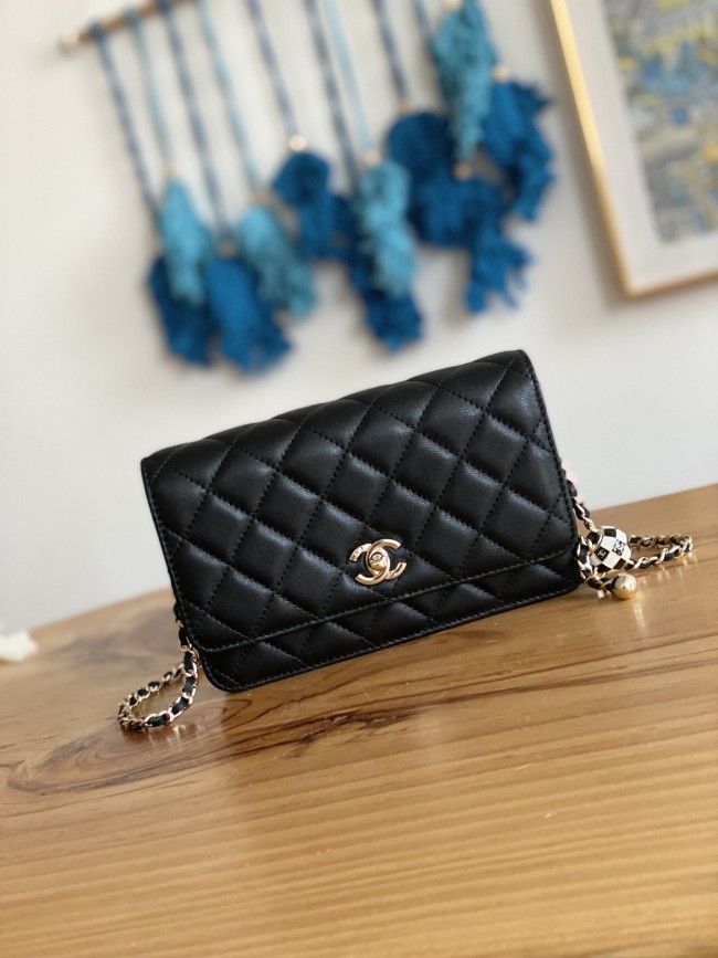 Handbag  Chanel 81240 size  19 cm