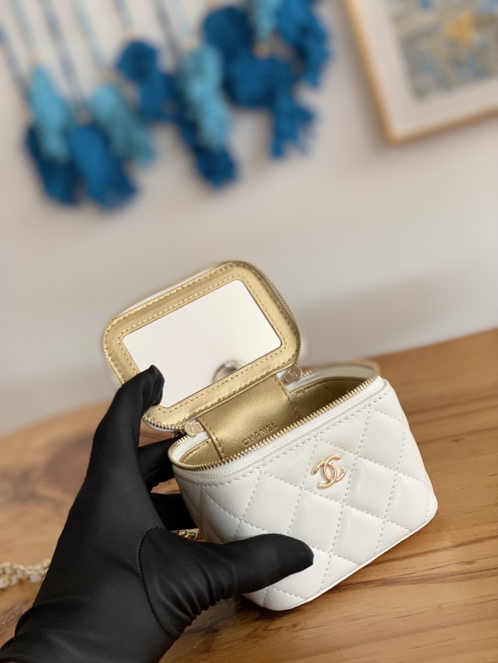 Handbag  Chanel  81241 size  10.5  8.5  7 cm