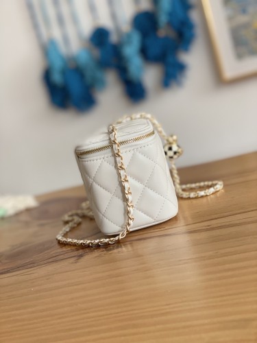 Handbag  Chanel  81242  size  17 cm