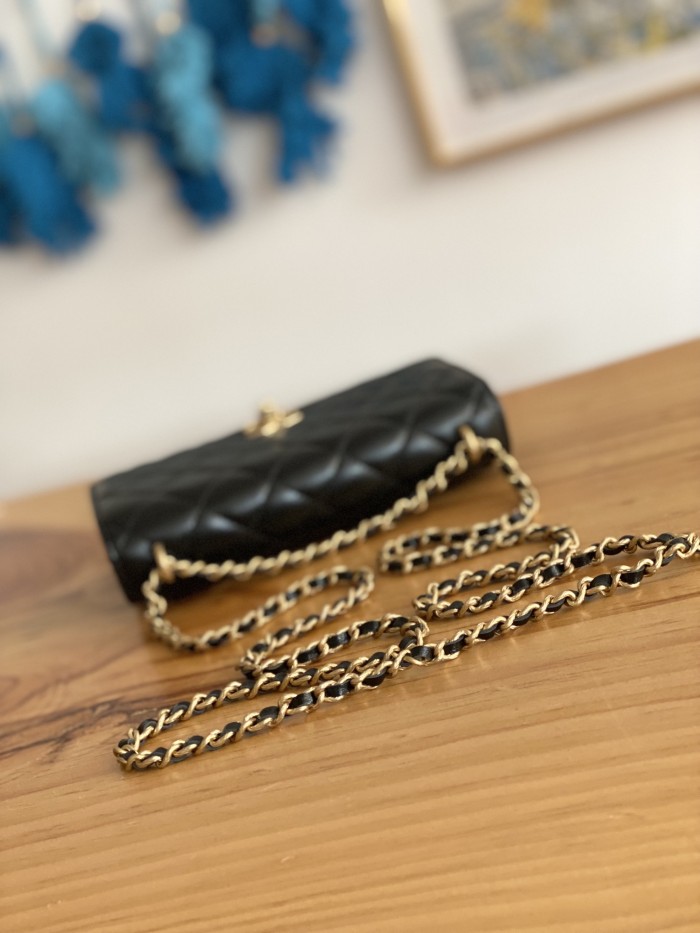 Handbag  Chanel  81237 size 19 cm