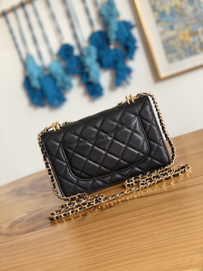 Handbag  Chanel  81244  size 19 cm