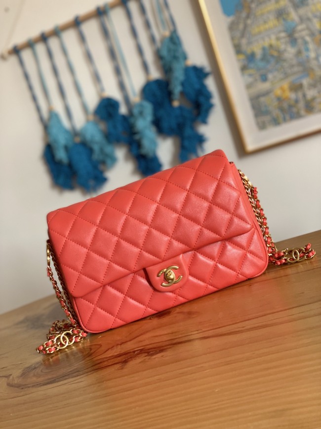  Handbag  Chanel size 16x24x8 cm