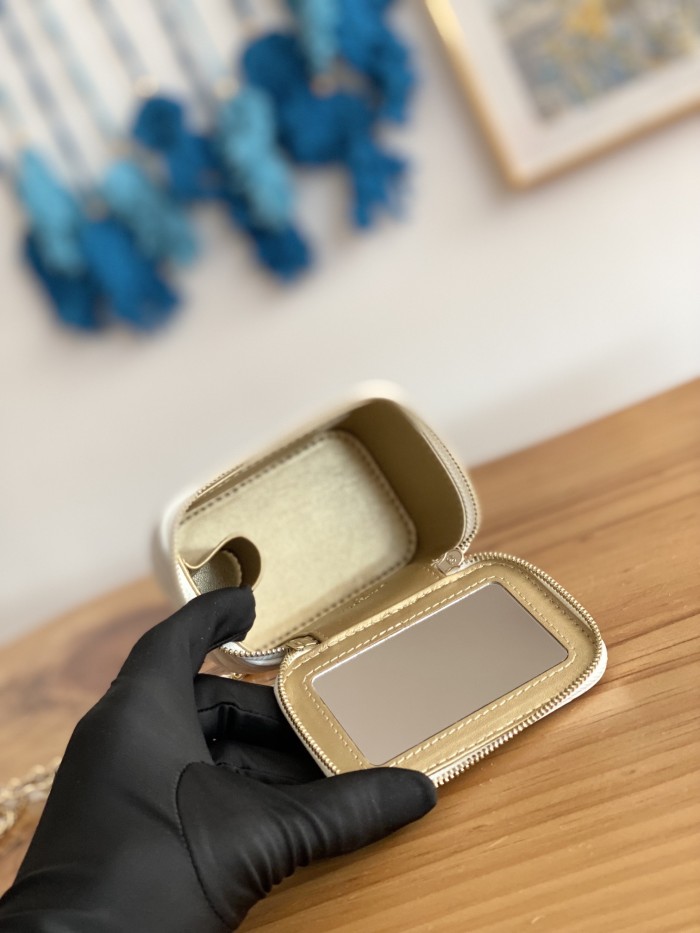 Handbag  Chanel  81241 size  10.5  8.5  7 cm