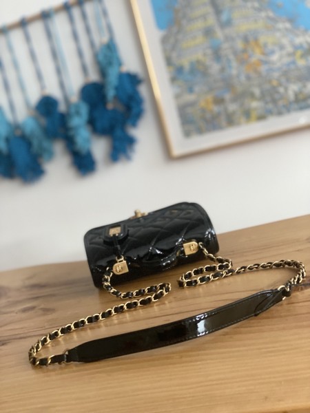  Handbag  Chanel AS3652 size  17x20.5x6 cm