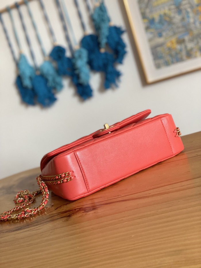  Handbag  Chanel size 16x24x8 cm