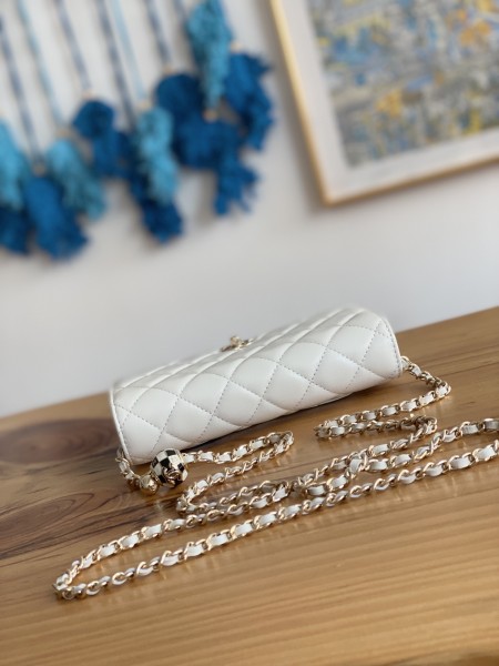 Handbag  Chanel  81244  size 19 cm