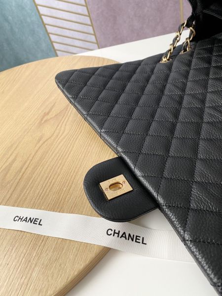 Handbag  Chanel 94305  size 46.6x29x17 cm