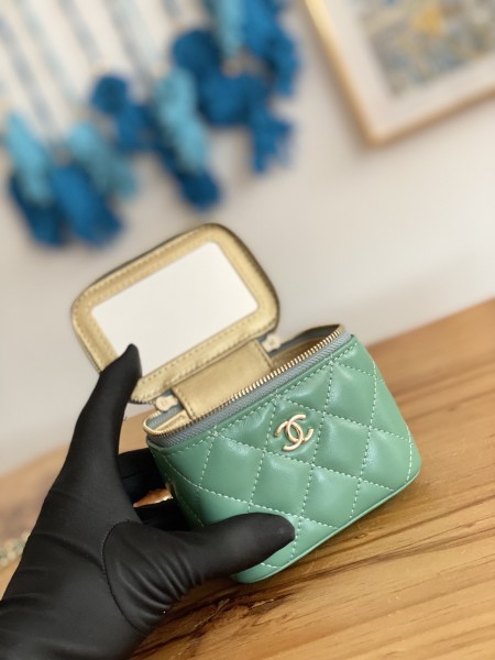 Handbag  Chanel  81241 size  10.5  8.5  7 cm