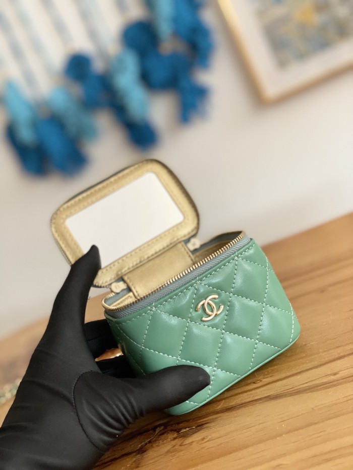 Handbag  Chanel  81241 size  10.5  8.5  7 cm