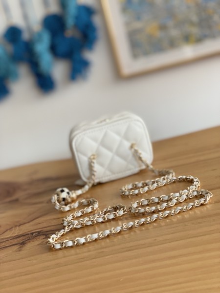 Handbag  Chanel  81241 size  10.5  8.5  7 cm