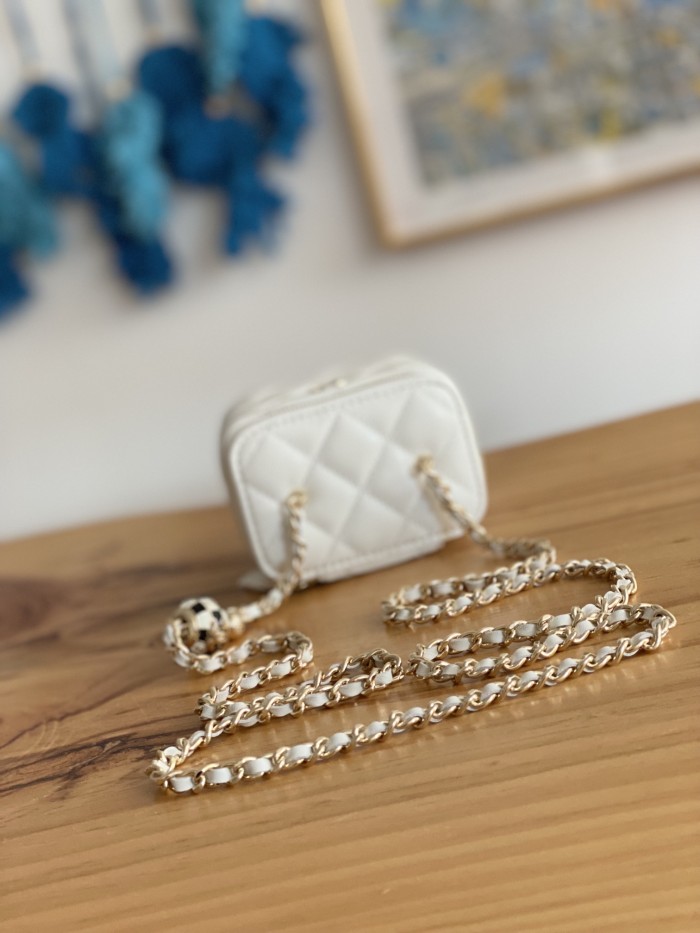 Handbag  Chanel  81241 size  10.5  8.5  7 cm