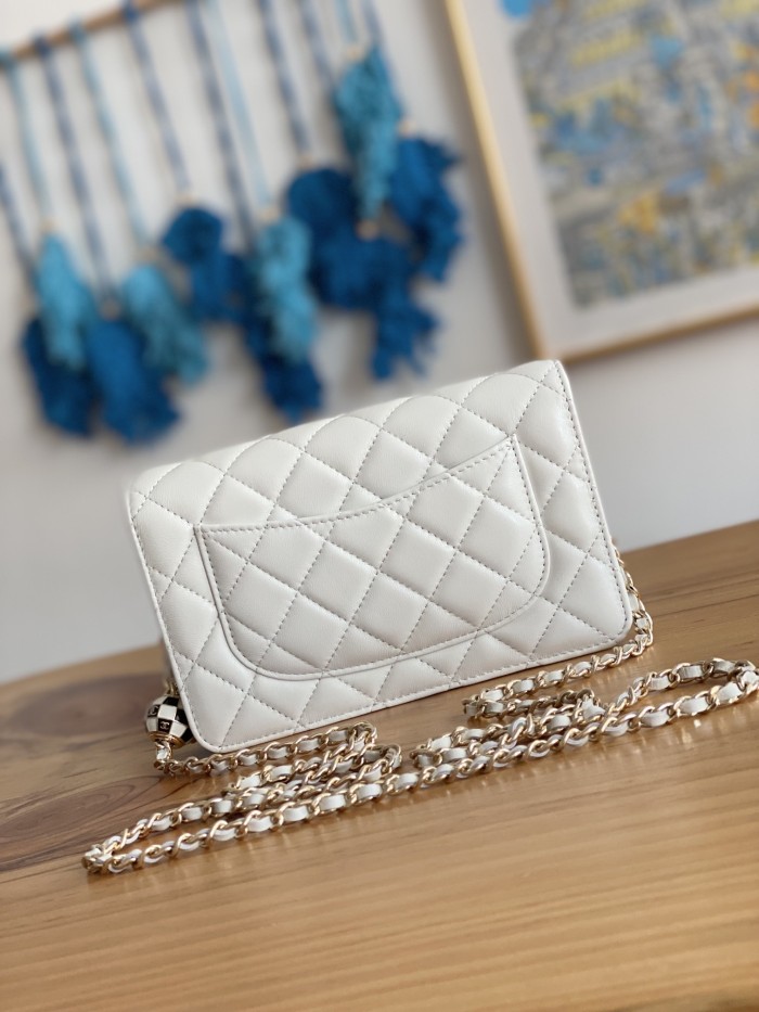 Handbag  Chanel 81240 size 19 cm