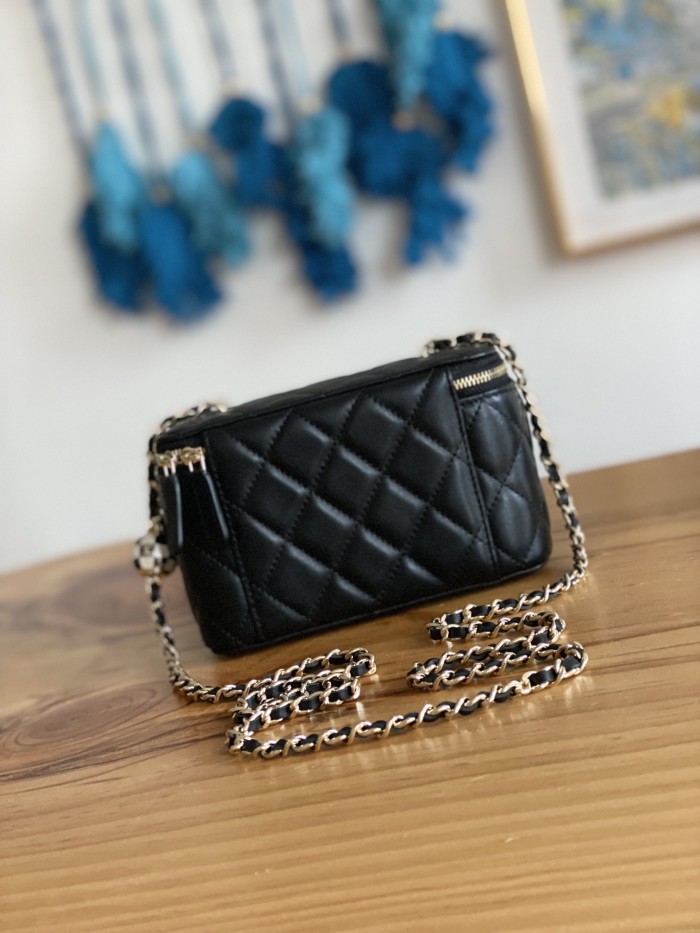 Handbag  Chanel 81242 size 17 cm