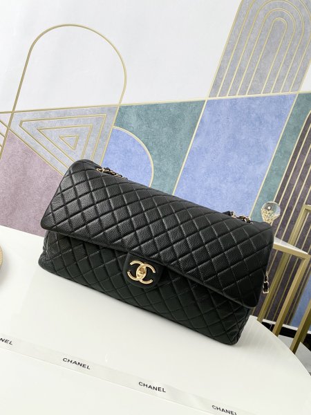 Handbag  Chanel 94305  size 46.6x29x17 cm