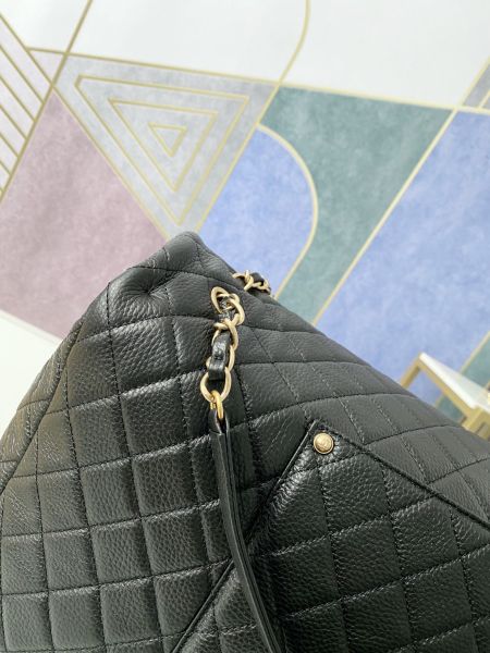 Handbag  Chanel 94305  size 46.6x29x17 cm