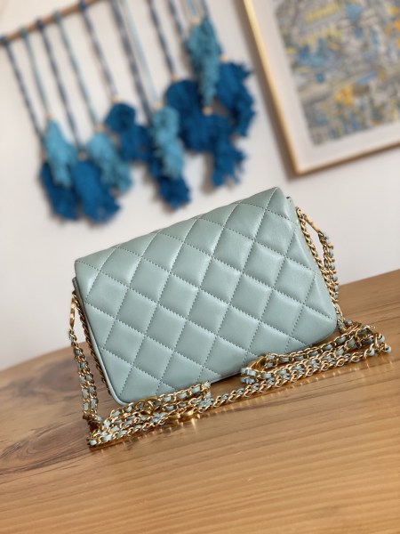  Handbag  Chanel  AS3757 size  14.5x20x6.5 cm