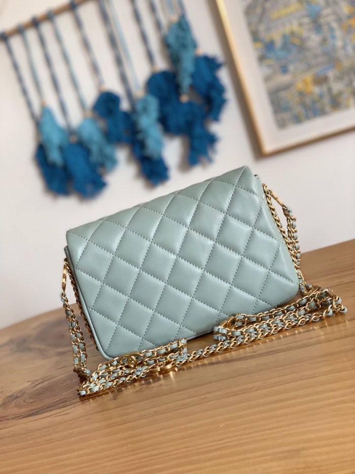  Handbag  Chanel  AS3757 size  14.5x20x6.5 cm