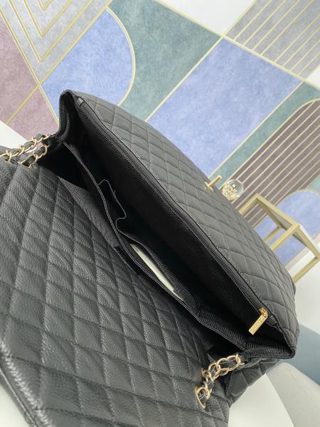 Handbag  Chanel 94305  size 46.6x29x17 cm