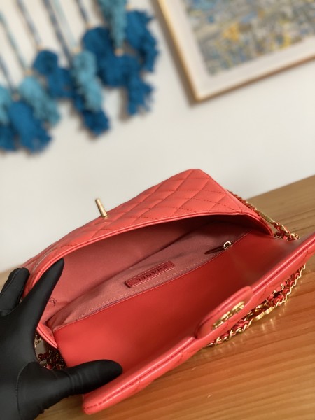  Handbag  Chanel size 16x24x8 cm