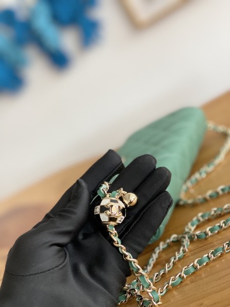 Handbag  Chanel  81240  size 19 cm