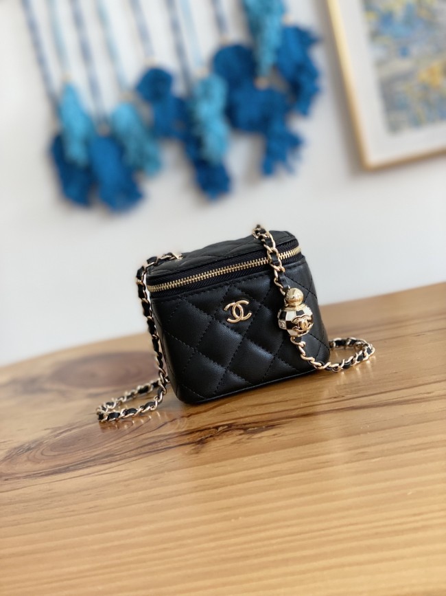 Handbag  Chanel 81241 size  10.5  8.5  7 cm