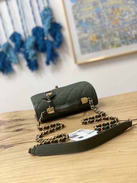  Handbag  Chanel AS3652 size  17x20.5x6 cm