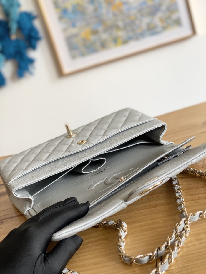  Handbag  Chanel  112  size  25 cm