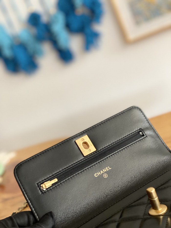 Handbag  Chanel  81237 size 19 cm