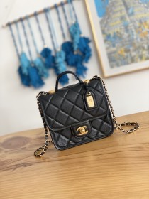  Handbag  Chanel AS3652 size 17x20.5x6 cm
