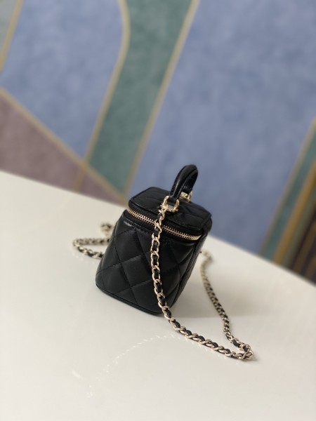  Handbag  Chanel 81189 size 10  7  9 cm