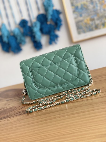 Handbag  Chanel  81240  size 19 cm