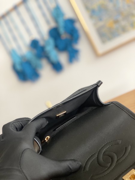  Handbag  Chanel AS3652 size 17x20.5x6 cm