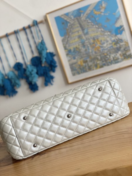 Handbag  Chanel  94305  size 46.6x29x17 cm