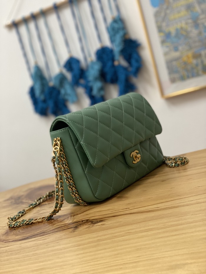 Handbag  Chanel  AS3777 size  16x24x8 cm