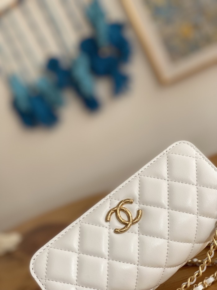 Handbag  Chanel 81238  size 16 cm