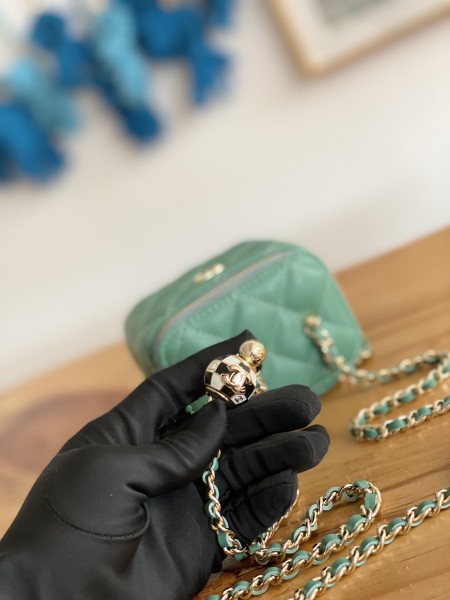 Handbag  Chanel  81241 size  10.5  8.5  7 cm