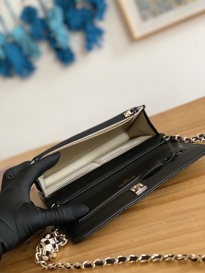 Handbag  Chanel 81240 size  19 cm