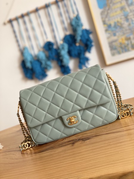 Handbag  Chanel AS3777  size 16x24x8 cm