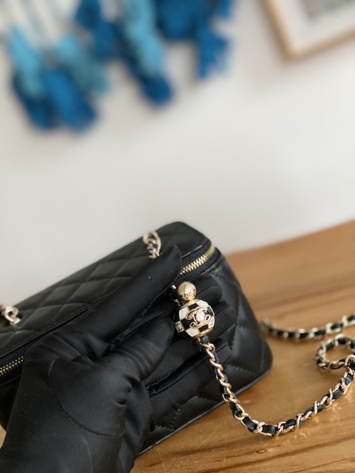 Handbag  Chanel 81242 size 17 cm